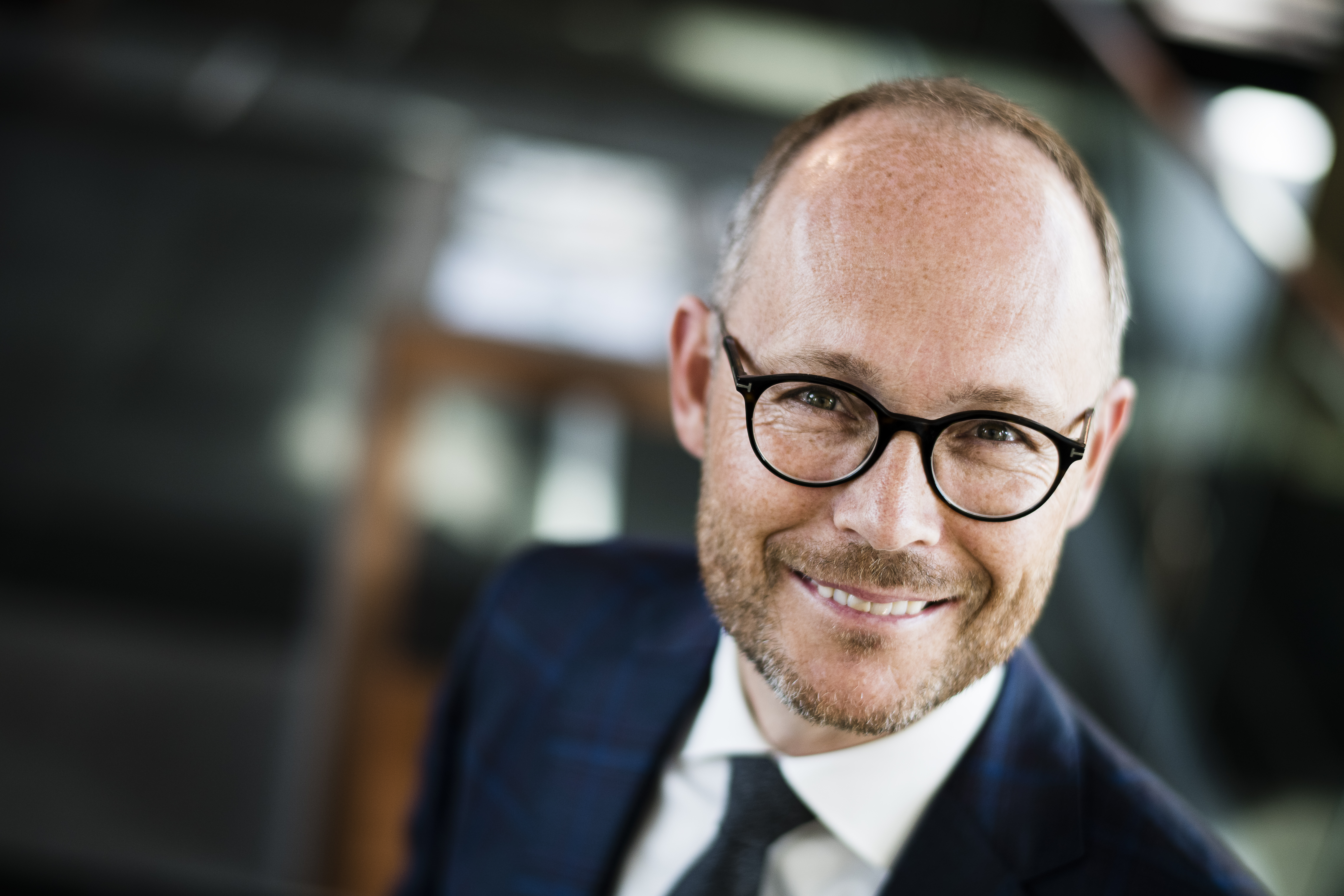 Henning Dam, bankdirektør i Sydbank - unge får ikke nok undervisning i økonomi